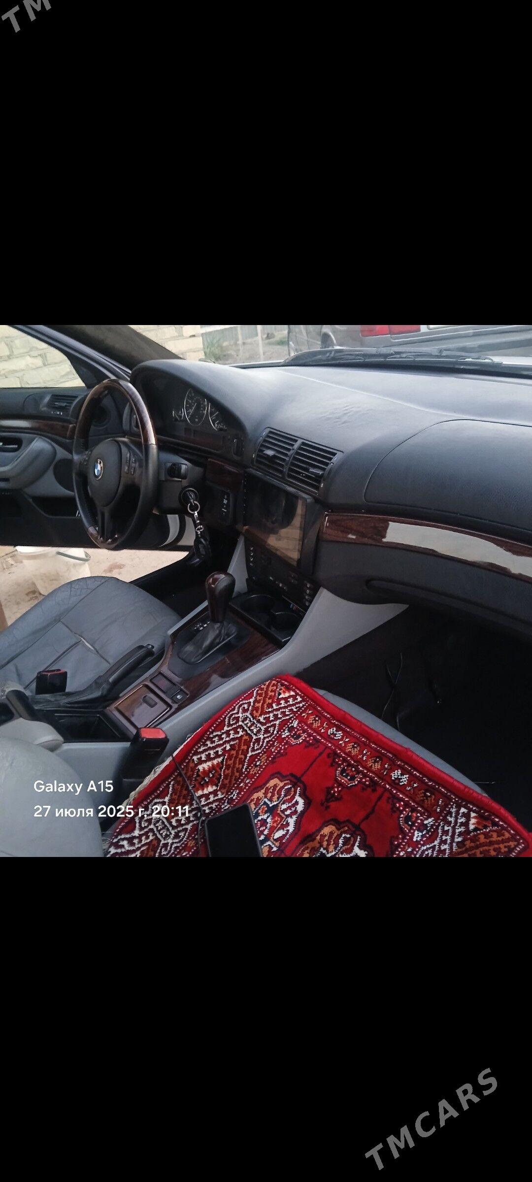 BMW E39 2002 - 130 000 TMT - Mary - img 1