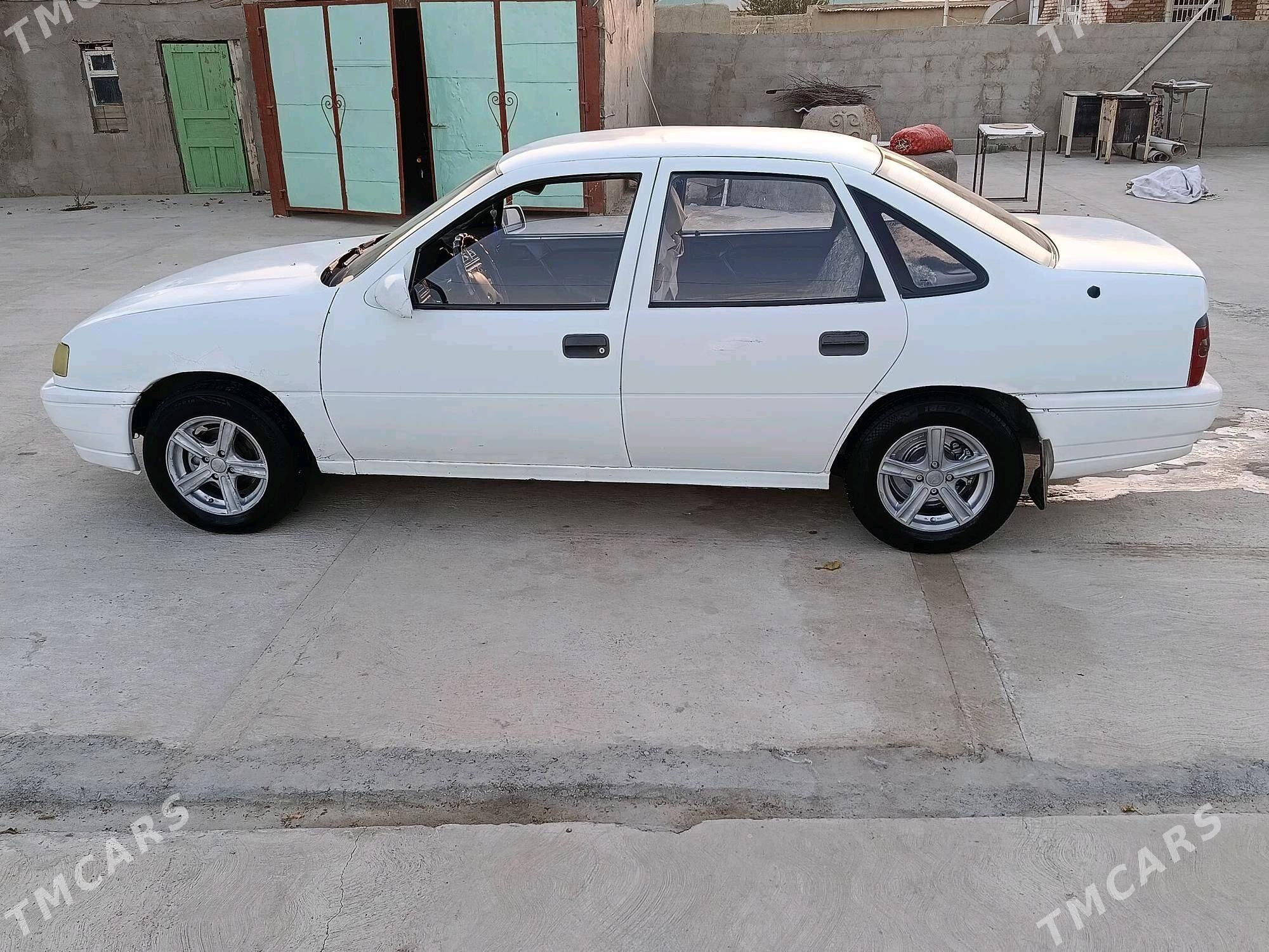 Opel Vectra 1991 - 32 000 TMT - Бахарден - img 4