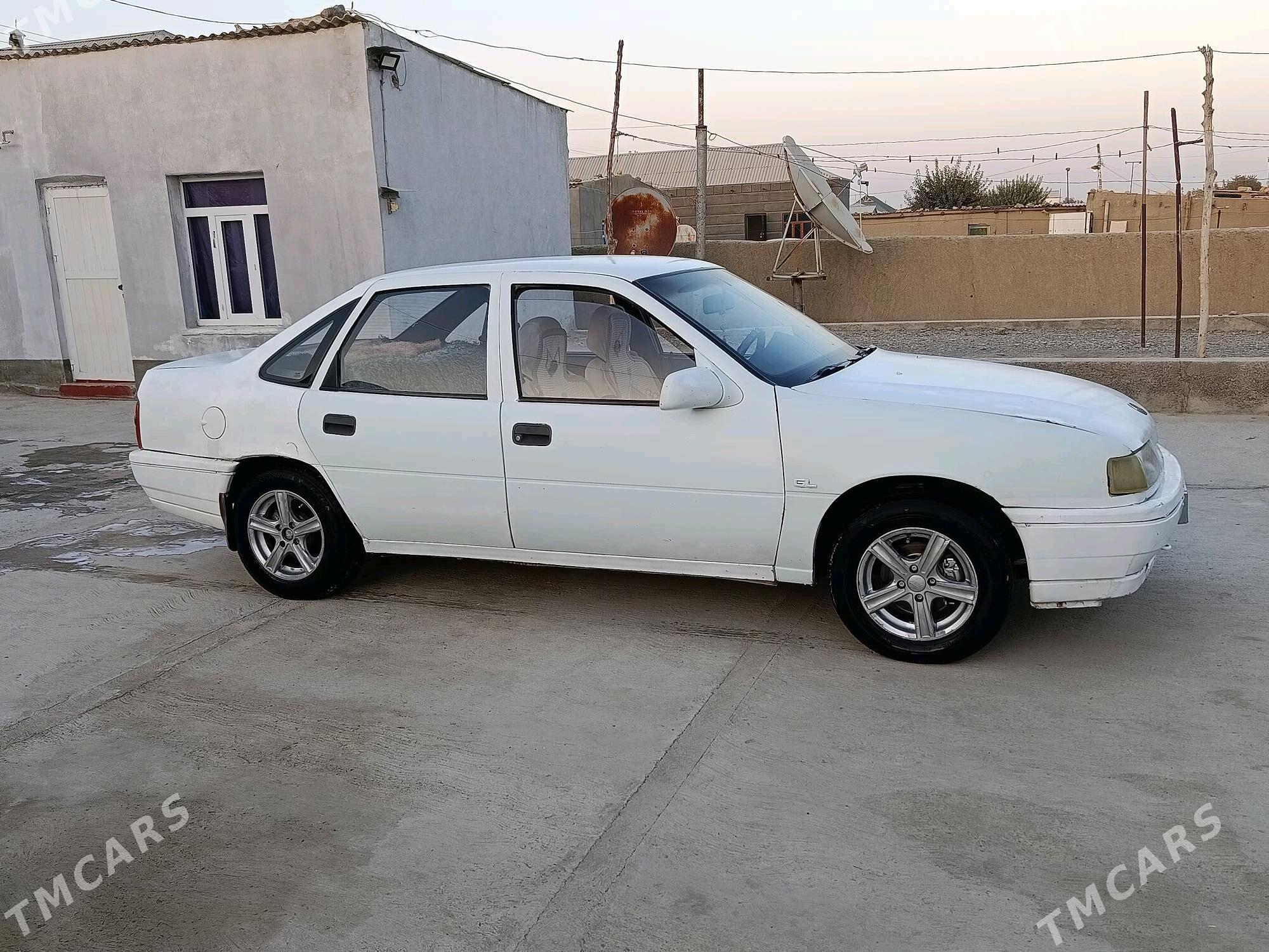 Opel Vectra 1991 - 32 000 TMT - Бахарден - img 6