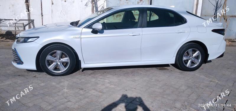 Toyota Camry Hybrid 2021 - 238 000 TMT - Ýolöten - img 2