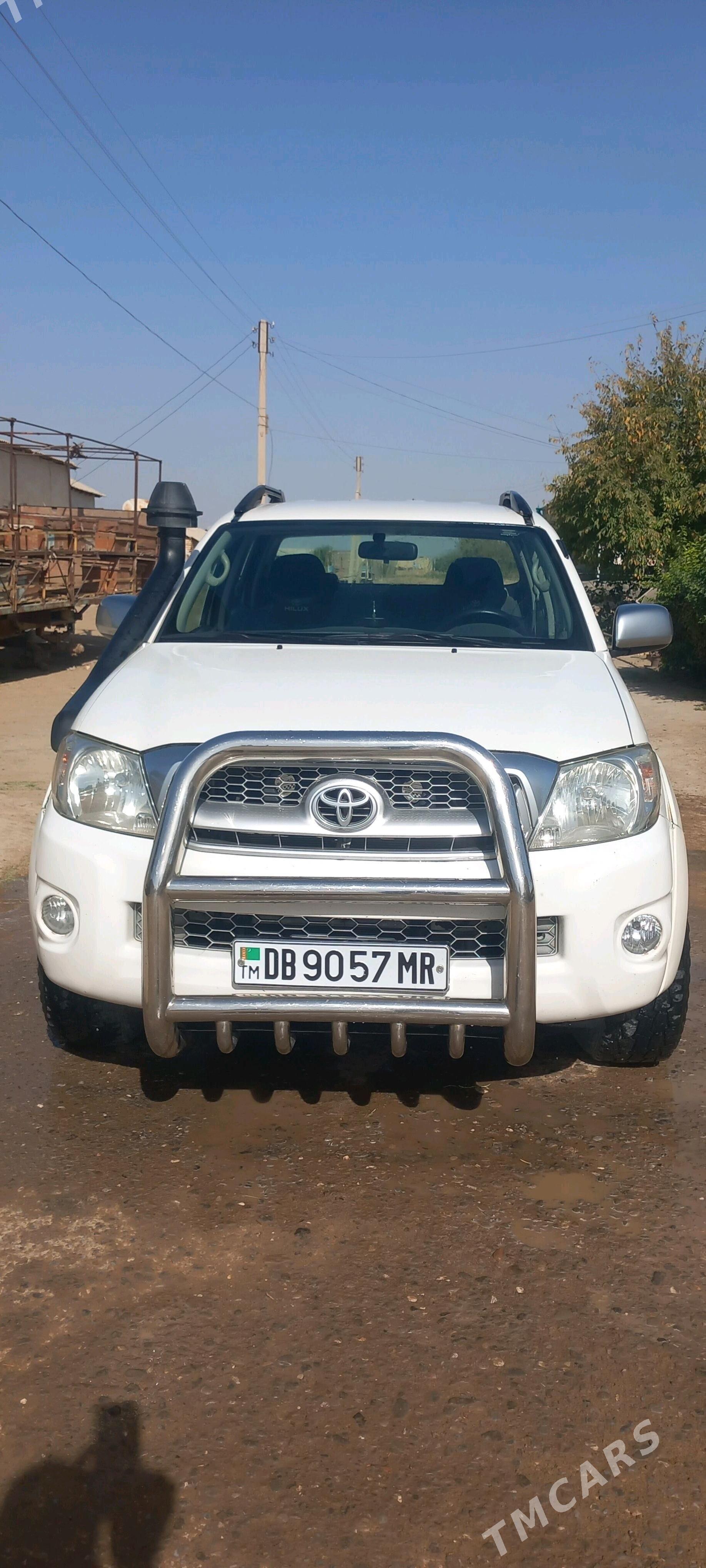 Toyota Hilux 2010 - 260 000 TMT - Туркменгала - img 1