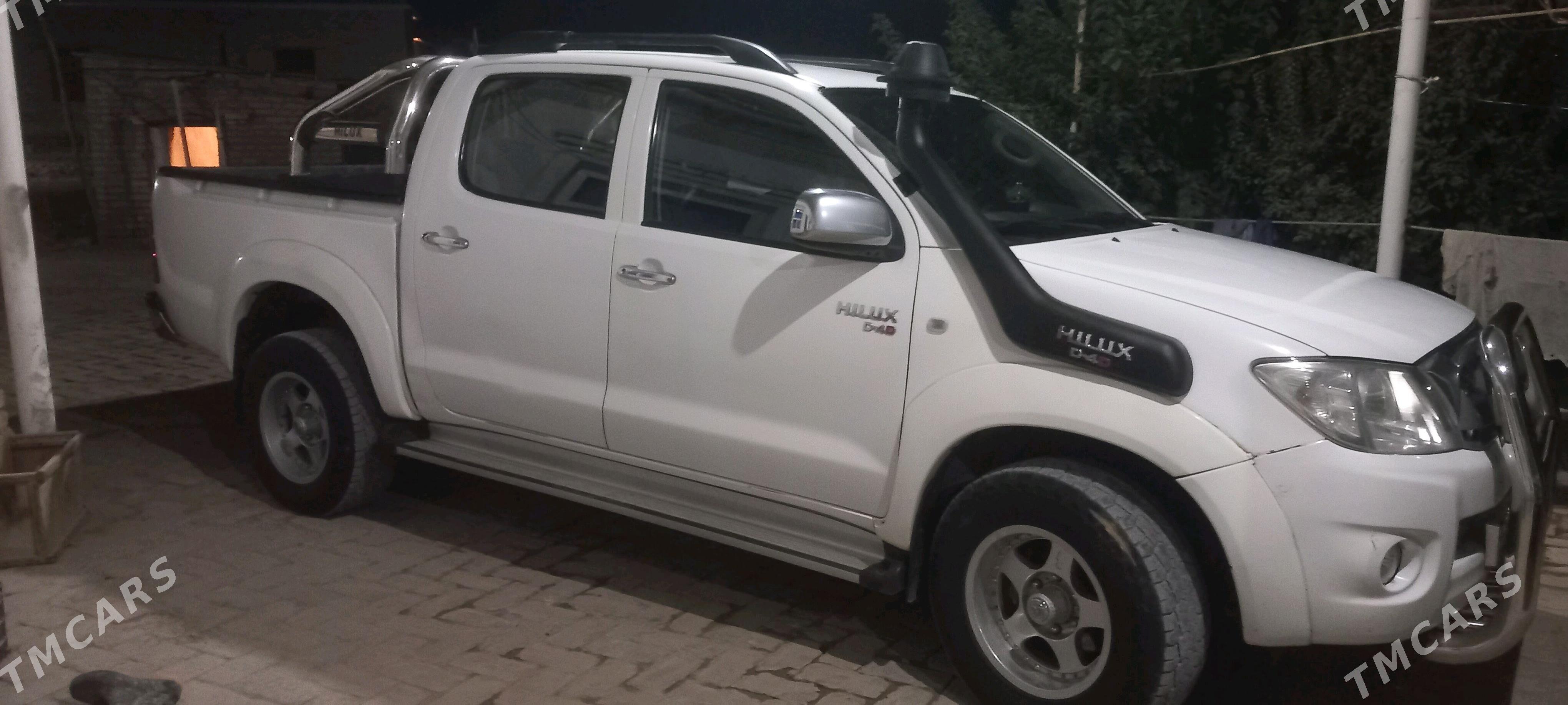 Toyota Hilux 2010 - 260 000 TMT - Туркменгала - img 2