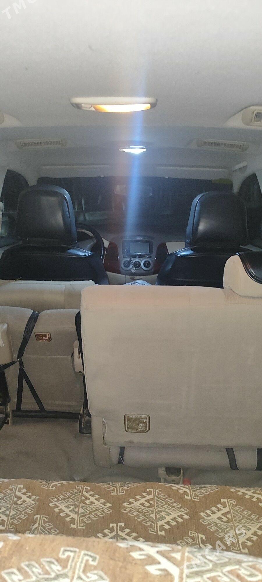 Toyota Innova 2006 - 210 000 TMT - Bäherden - img 3