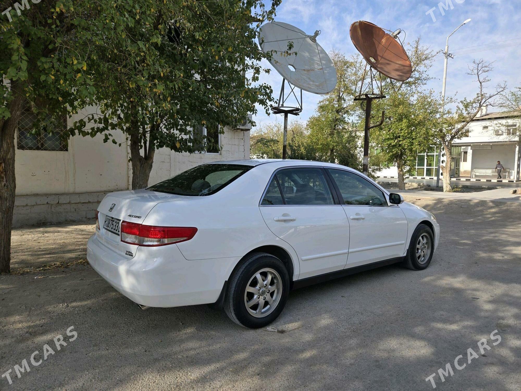Toyota Camry 2005 - 110 000 TMT - Балканабат - img 3