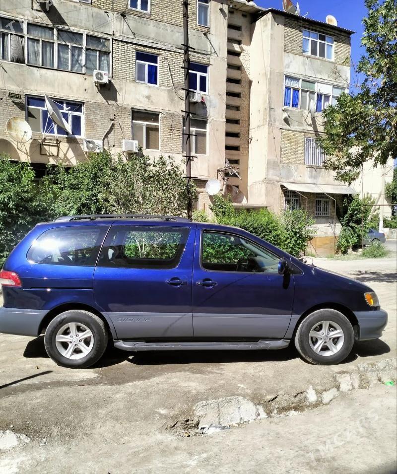 Toyota Sienna 2001 - 170 000 TMT - Кёнеургенч - img 5