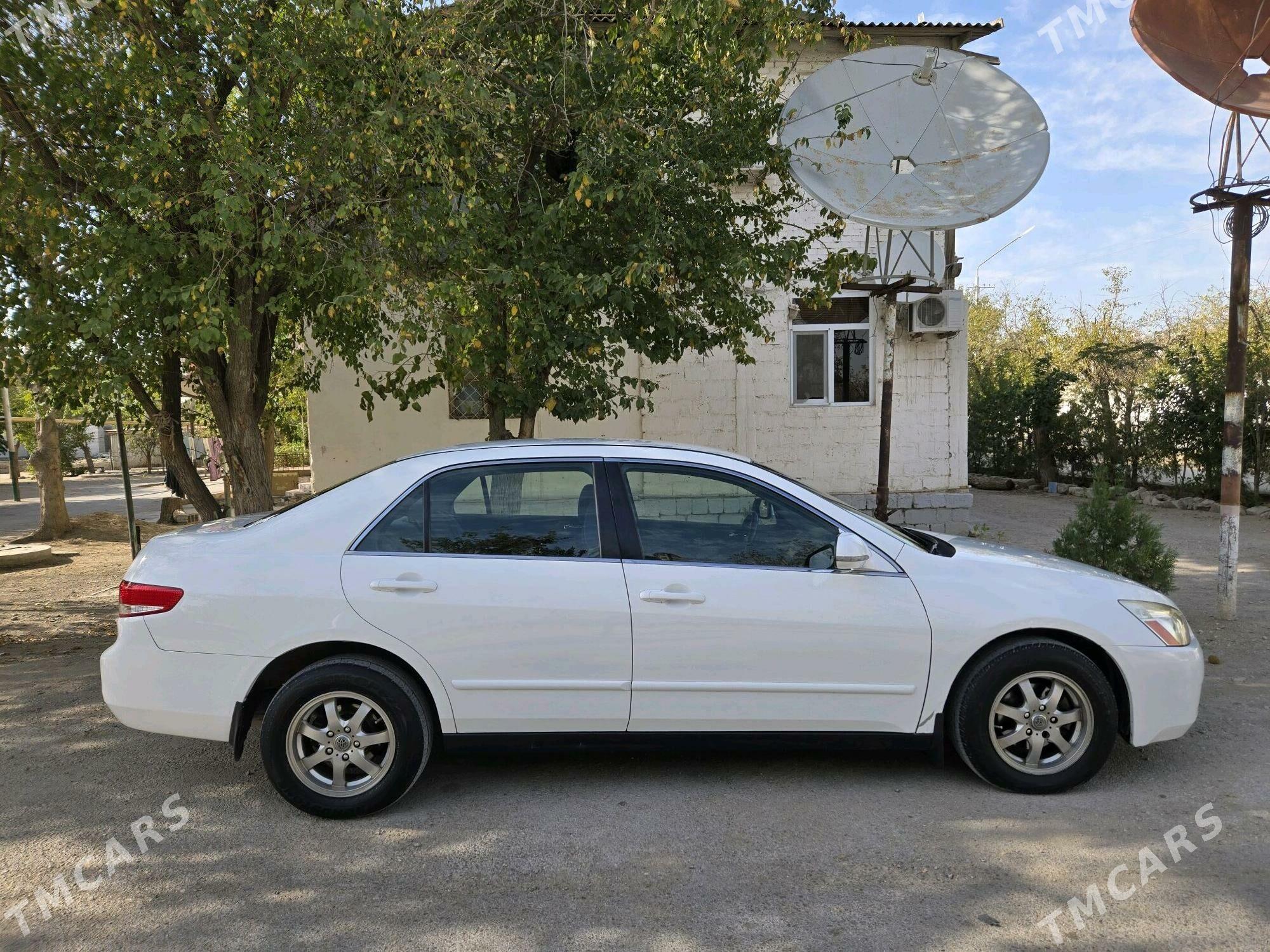Toyota Camry 2005 - 110 000 TMT - Балканабат - img 4