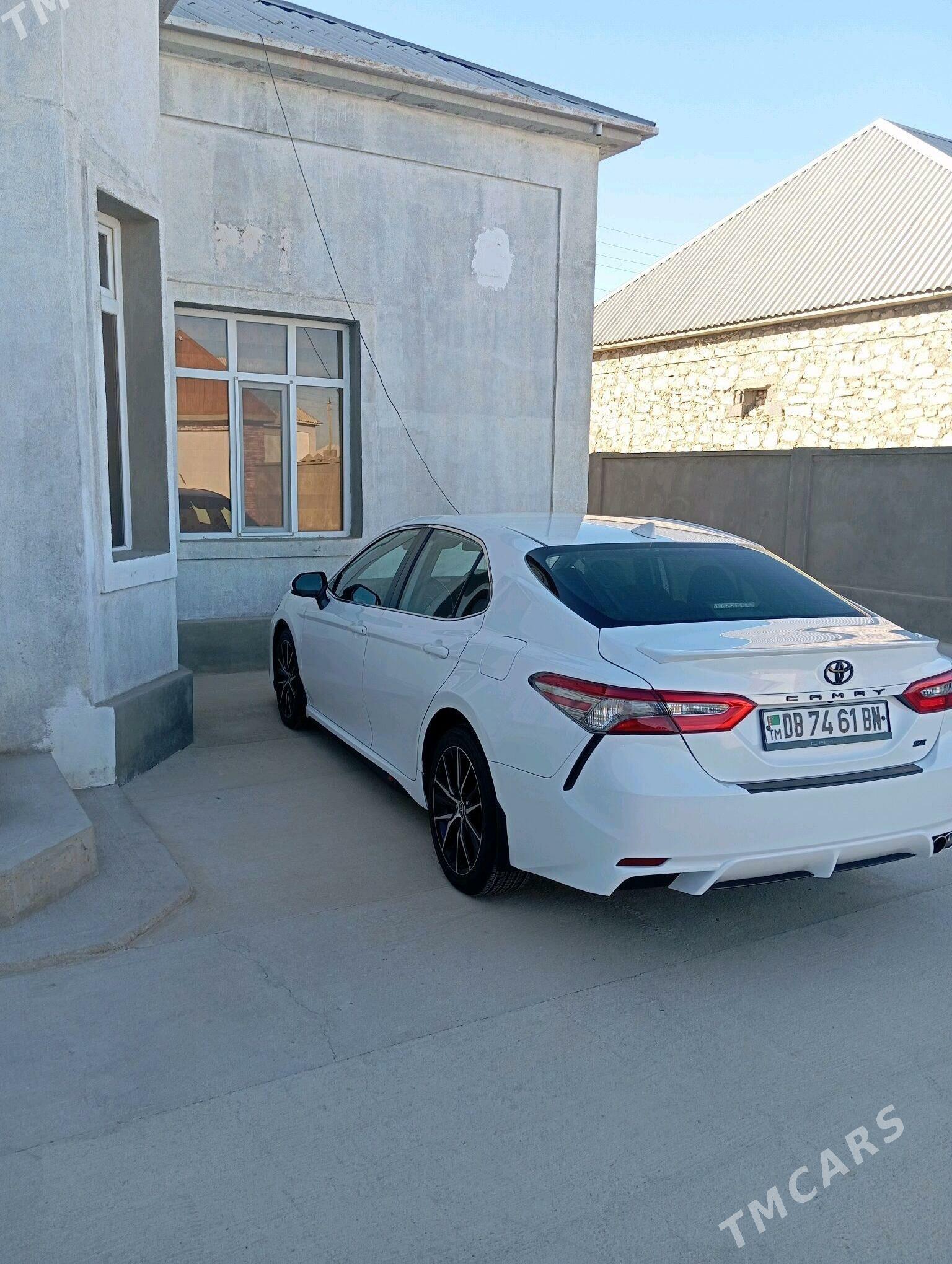 Toyota Camry 2021 - 320 000 TMT - Balkanabat - img 3