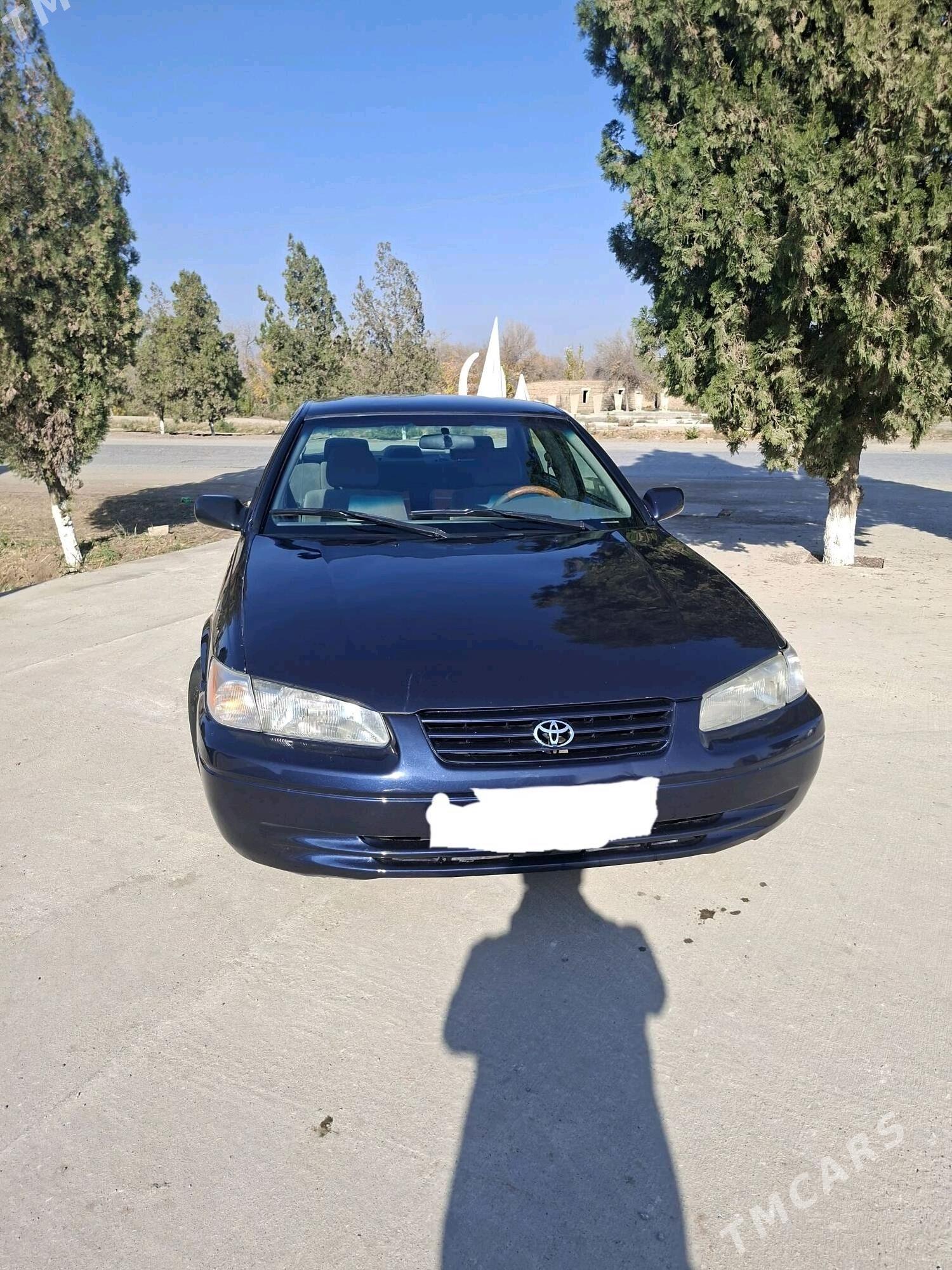 Toyota Camry 1999 - 125 000 TMT - Halaç - img 3