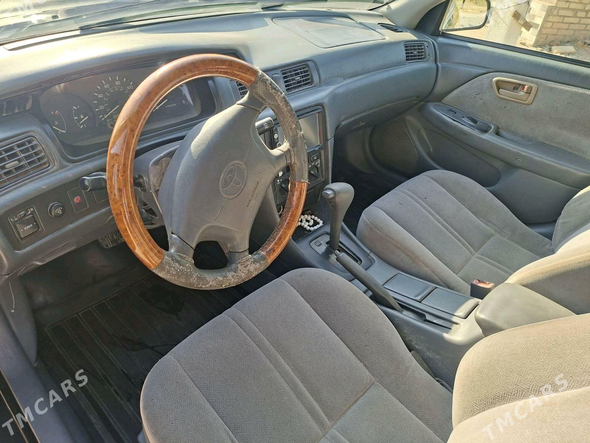 Toyota Camry 1999 - 125 000 TMT - Halaç - img 4