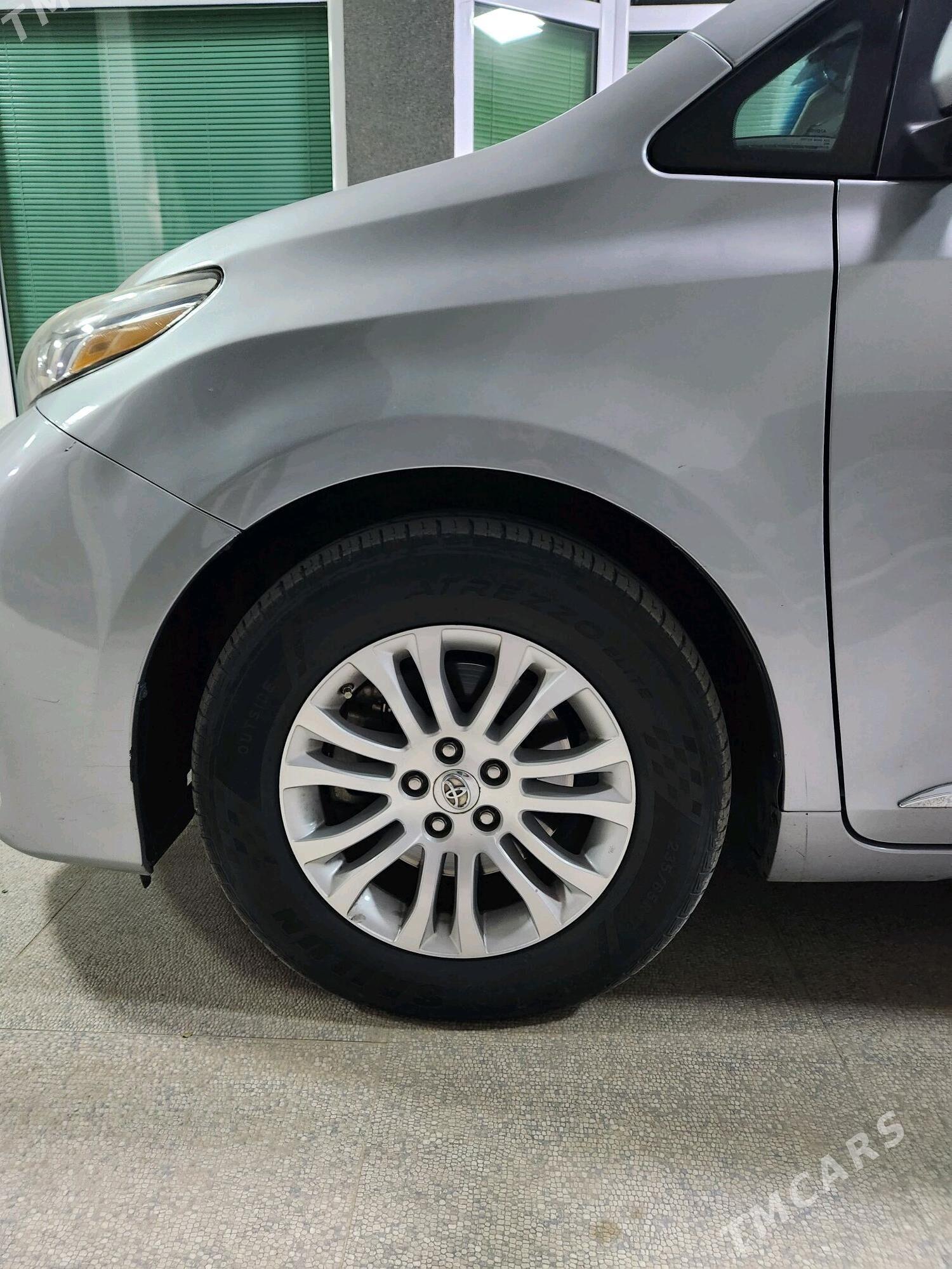 Toyota Sienna 2017 - 440 000 TMT - Туркменабат - img 6