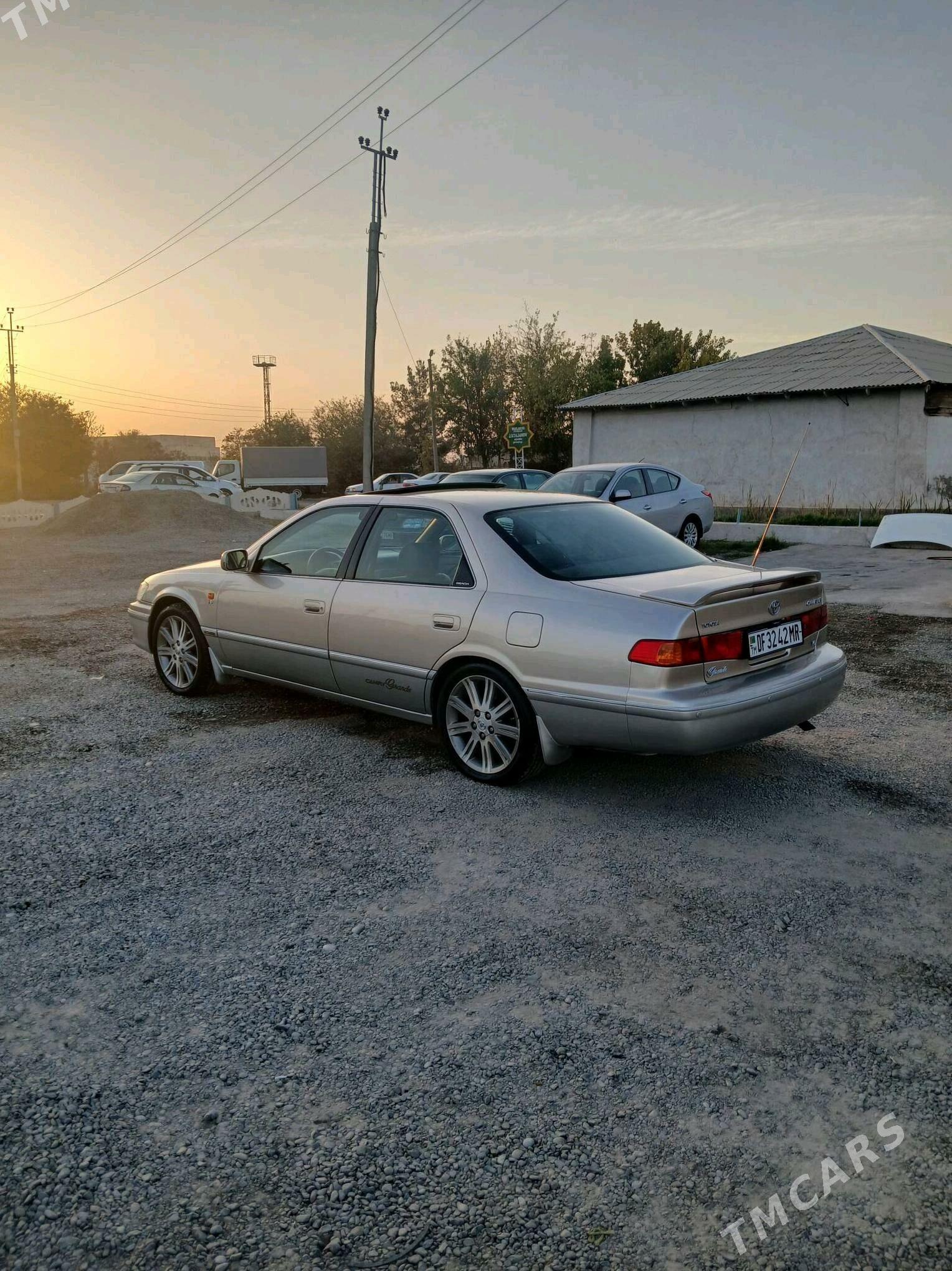 Toyota Camry 2001 - 220 000 TMT - Мары - img 1