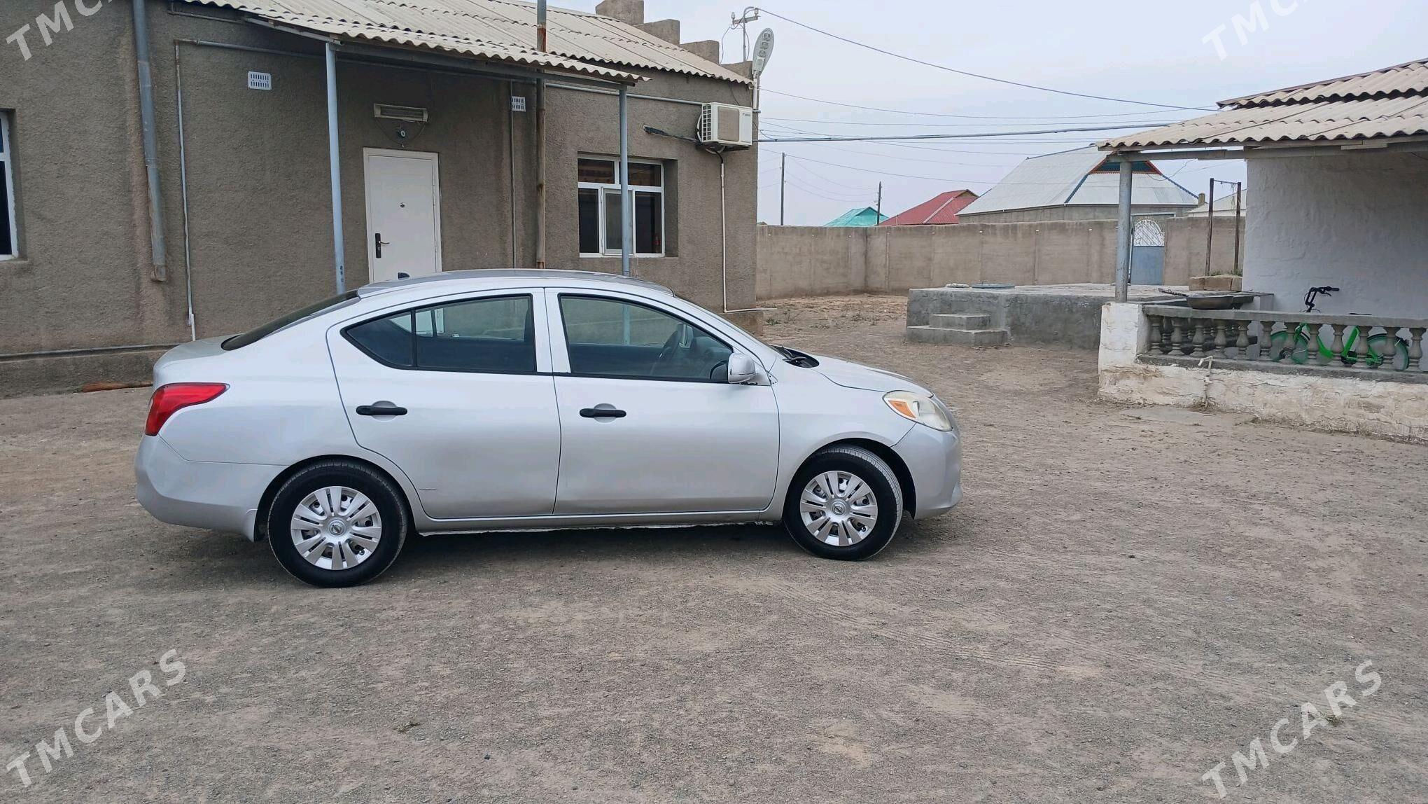 Nissan Versa 2012 - 125 000 TMT - Türkmenbaşy - img 2