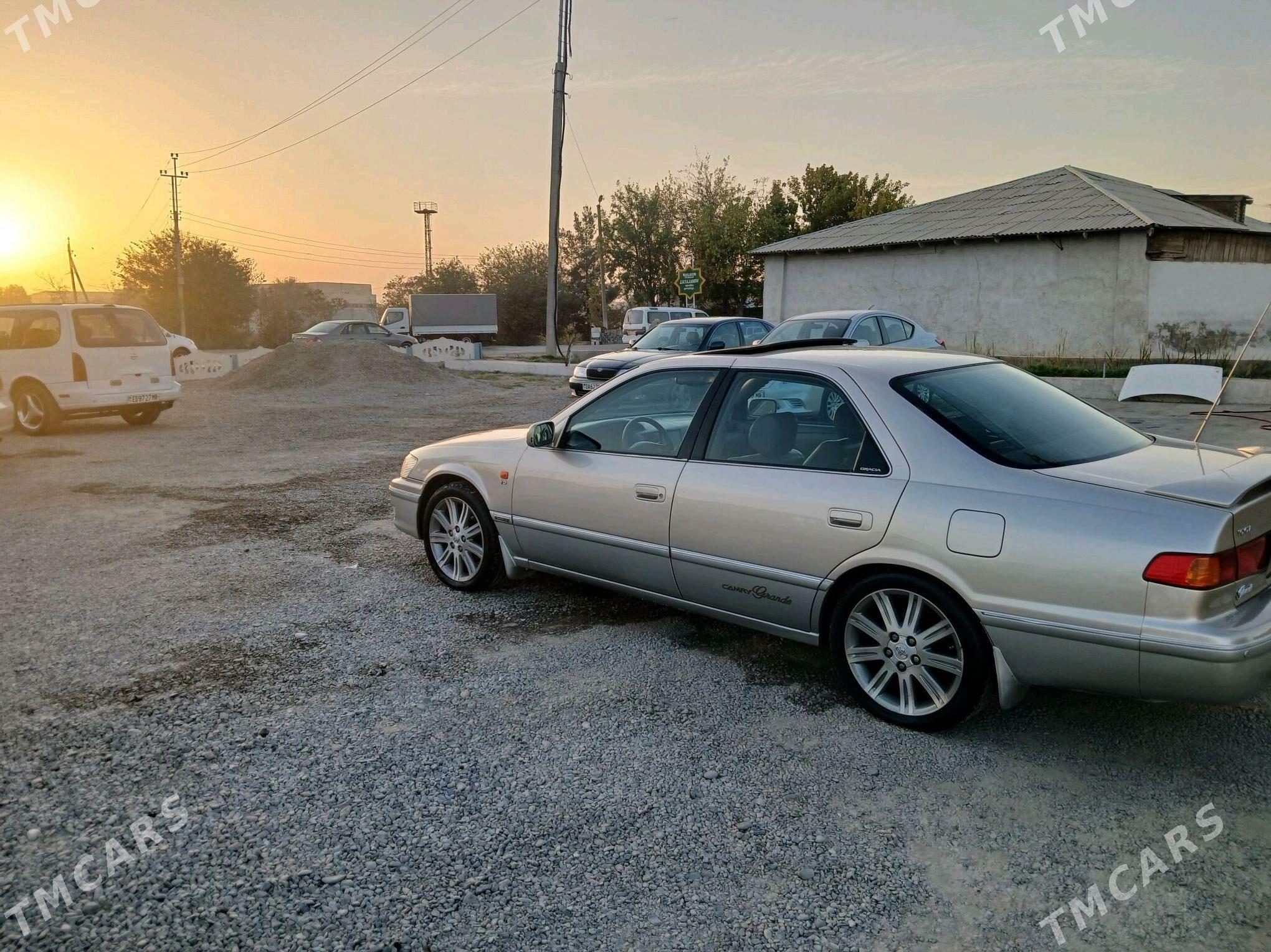 Toyota Camry 2001 - 220 000 TMT - Мары - img 2