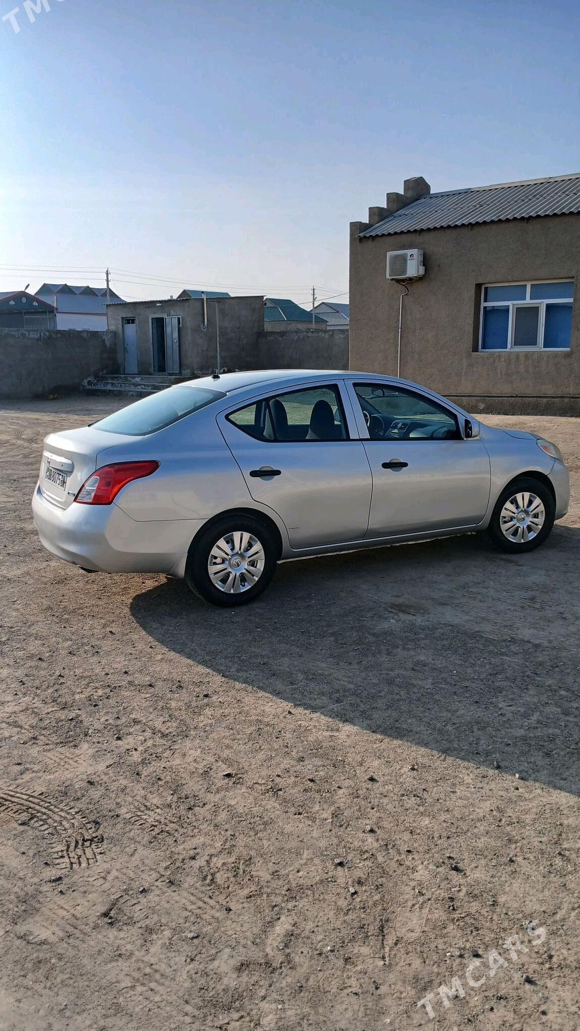 Nissan Versa 2012 - 125 000 TMT - Türkmenbaşy - img 4
