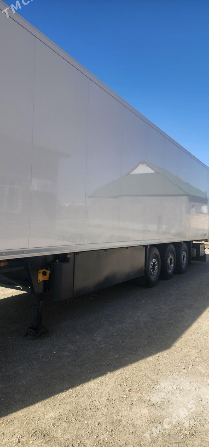 Schmitz Cargobull 2017 - 900 000 TMT - Берекет - img 3