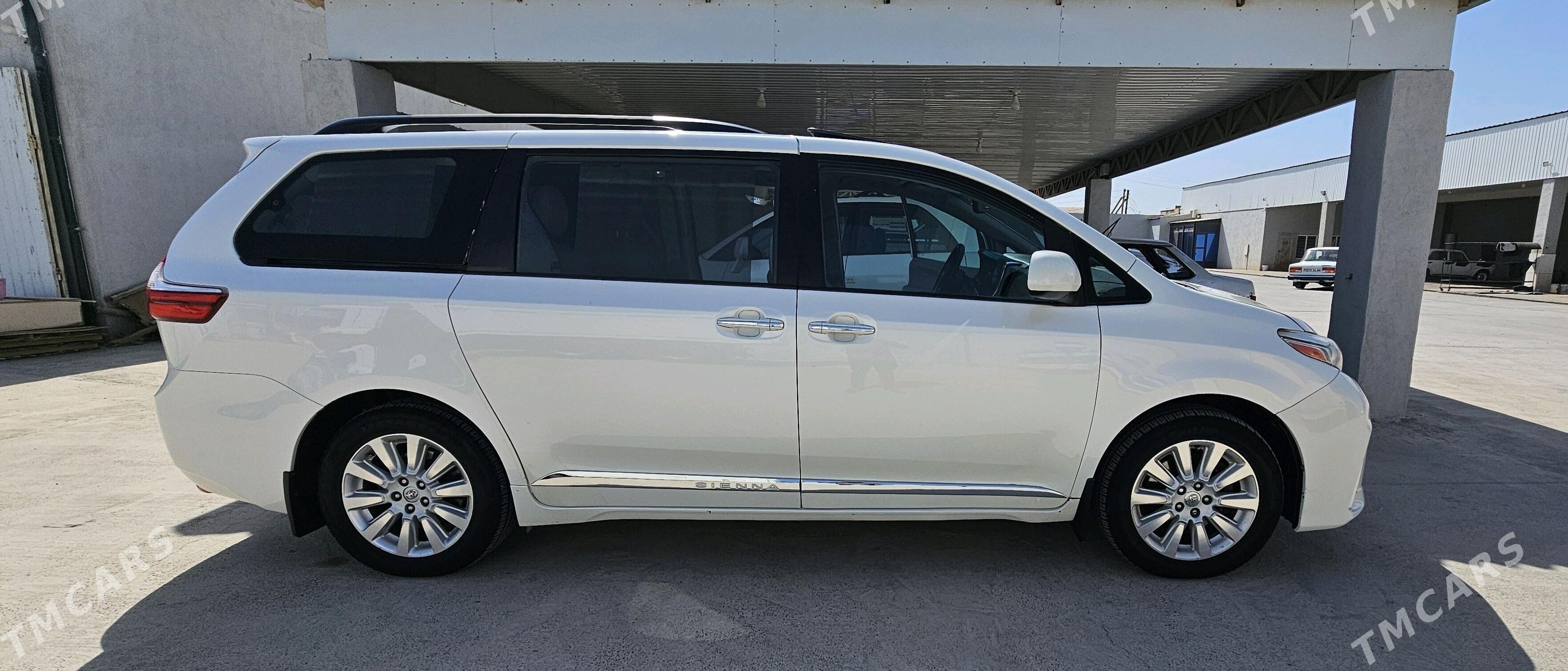 Toyota Sienna 2015 - 365 000 TMT - Теджен - img 3