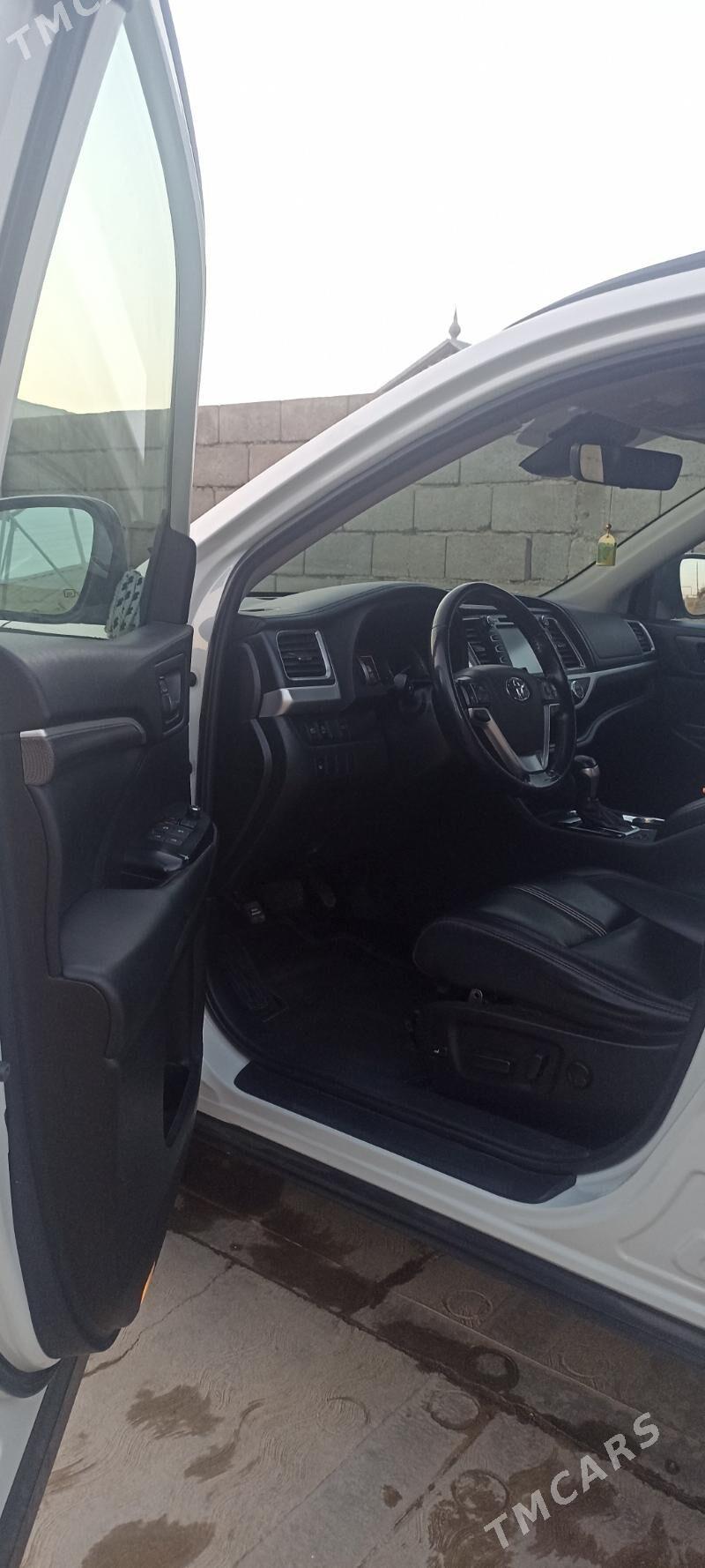 Toyota Highlander 2019 - 480 000 TMT - Серахс - img 10