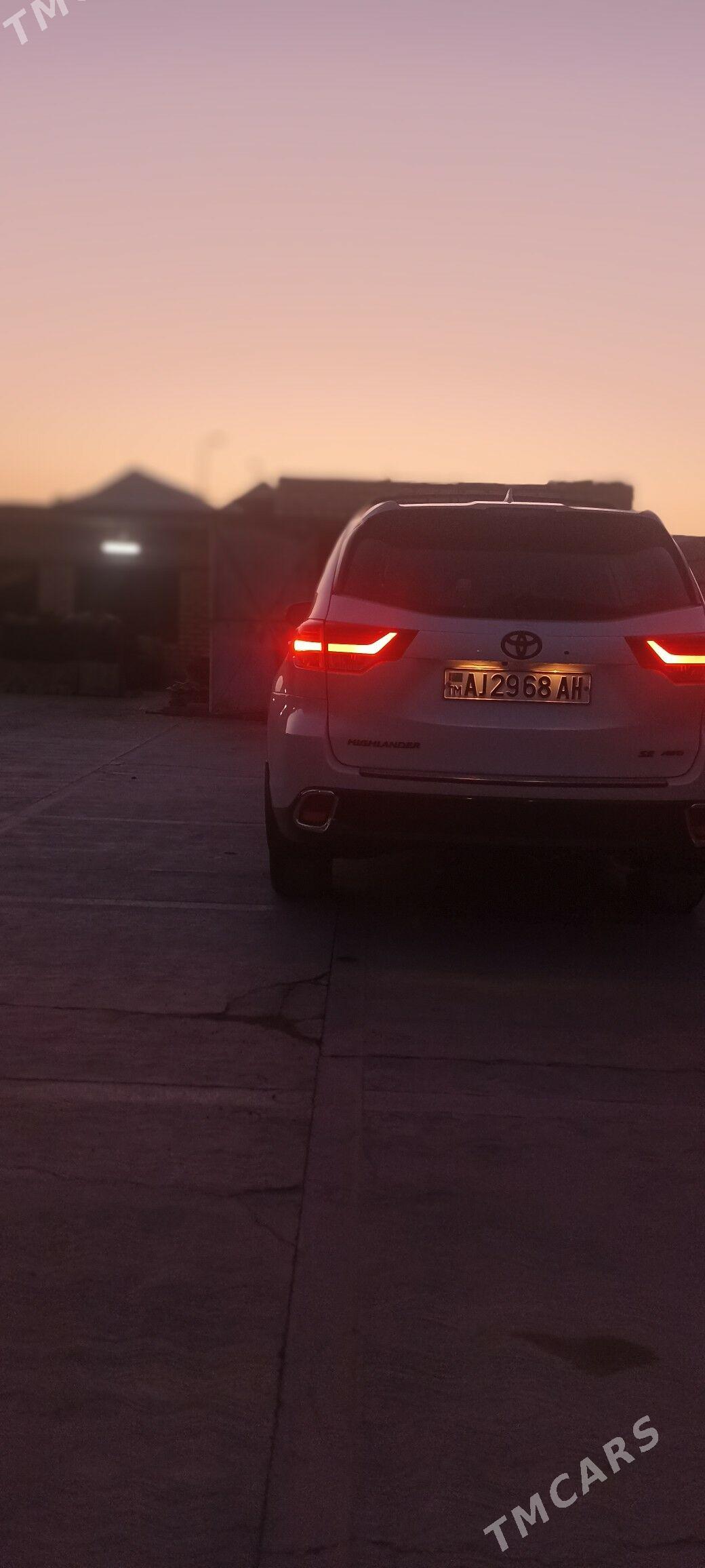 Toyota Highlander 2019 - 480 000 TMT - Серахс - img 8