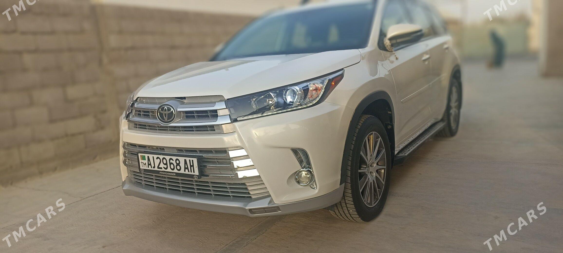 Toyota Highlander 2019 - 480 000 TMT - Серахс - img 3