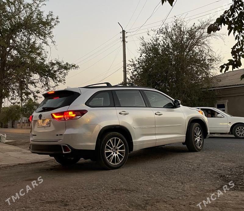 Toyota Highlander 2019 - 480 000 TMT - Серахс - img 2