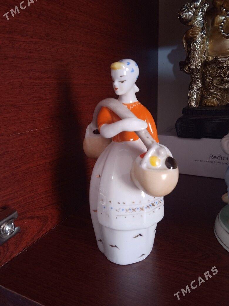 Gadymy statuetka - Balkanabat - img 1