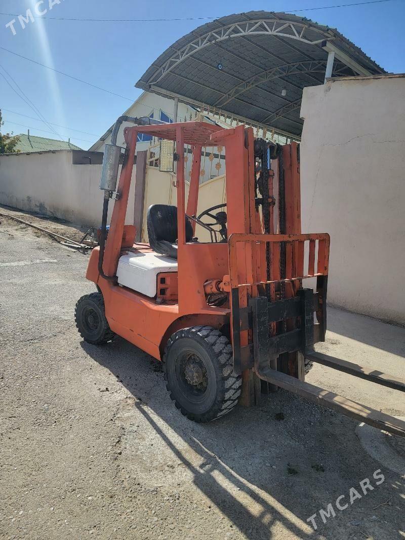 Kara Forklift 2005 - 71 000 TMT - Büzmeýin - img 2