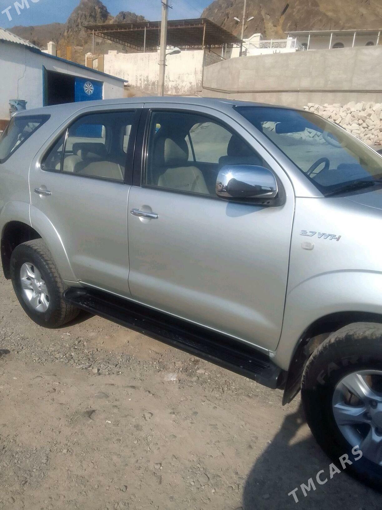 Toyota Fortuner 2007 - 250 000 TMT - Türkmenbaşy - img 3