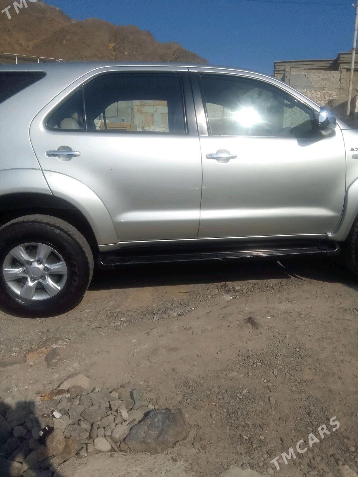 Toyota Fortuner 2007 - 250 000 TMT - Türkmenbaşy - img 2