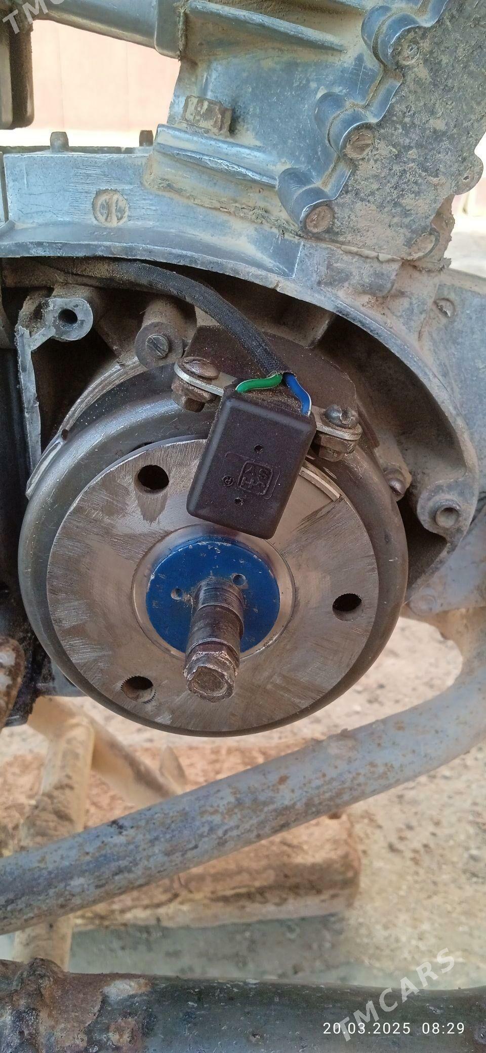 Iž Planeta 5 1988 - 8 000 TMT - Ruhubelent etraby - img 3