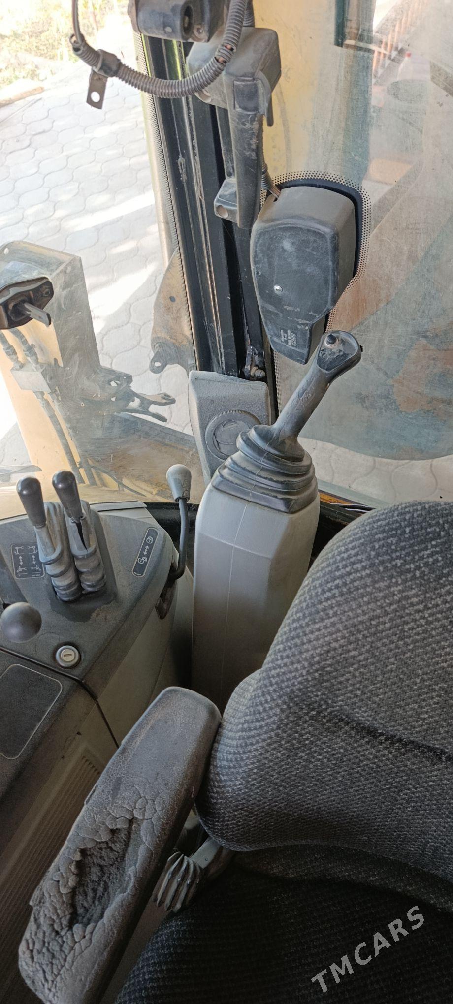 JCB 4CX ECO 2012 - 560 000 TMT - Halaç - img 4