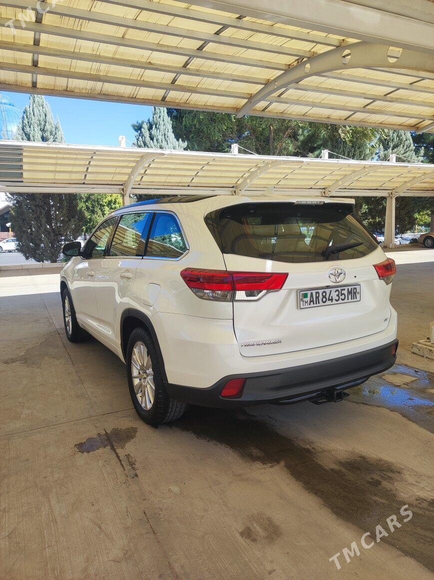 Toyota Highlander 2018 - 495 000 TMT - Мары - img 1
