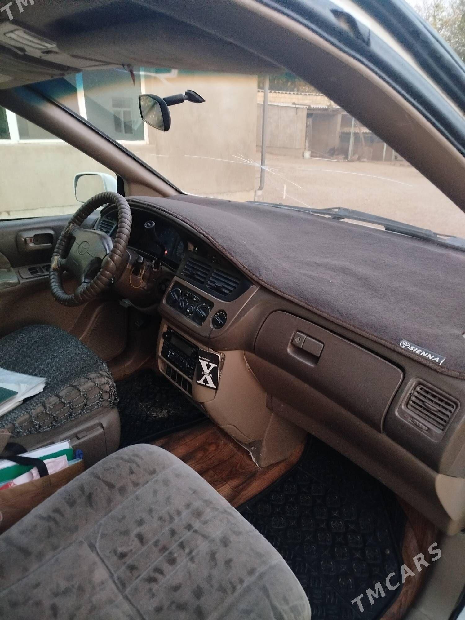 Toyota Sienna 2002 - 130 000 TMT - Туркменбаши - img 4