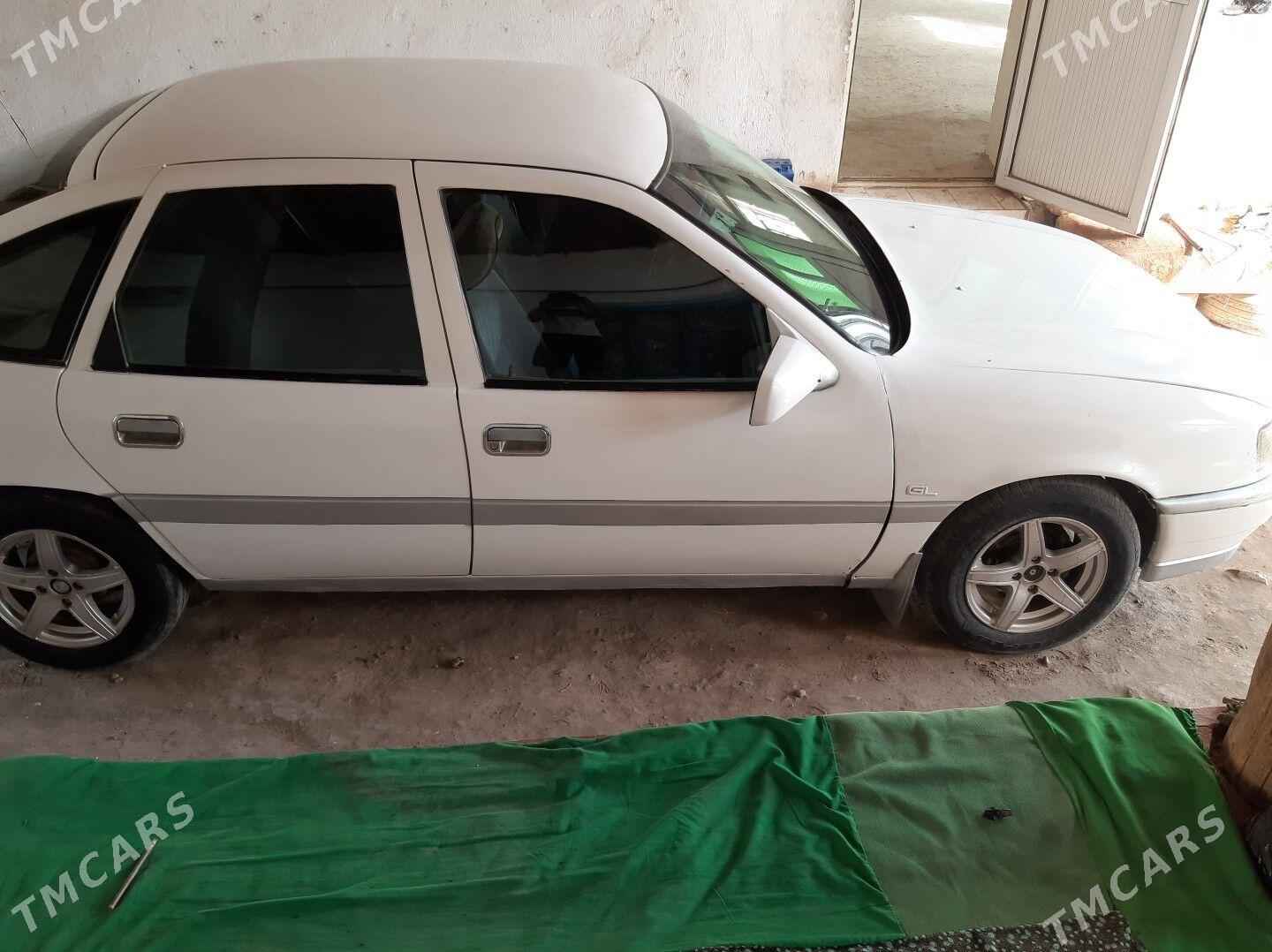 Opel Vectra 1993 - 24 000 TMT - Фарап - img 3