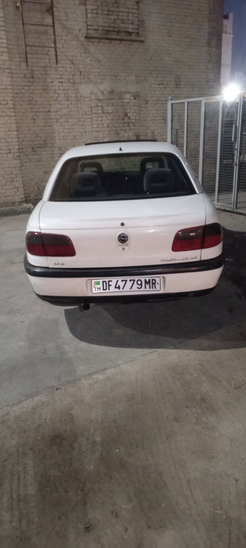 Opel Omega 1995 - 40 000 TMT - Мары - img 3