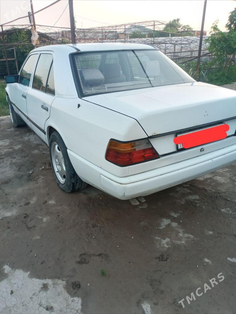 Mercedes-Benz W123 1985 - 50 000 TMT - Чарджоу - img 2