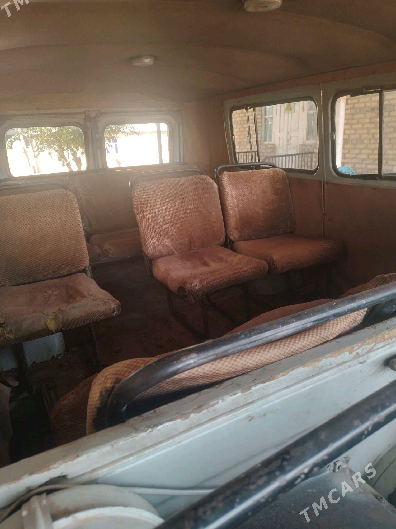 UAZ 2206 2000 - 30 000 TMT - Мургап - img 2