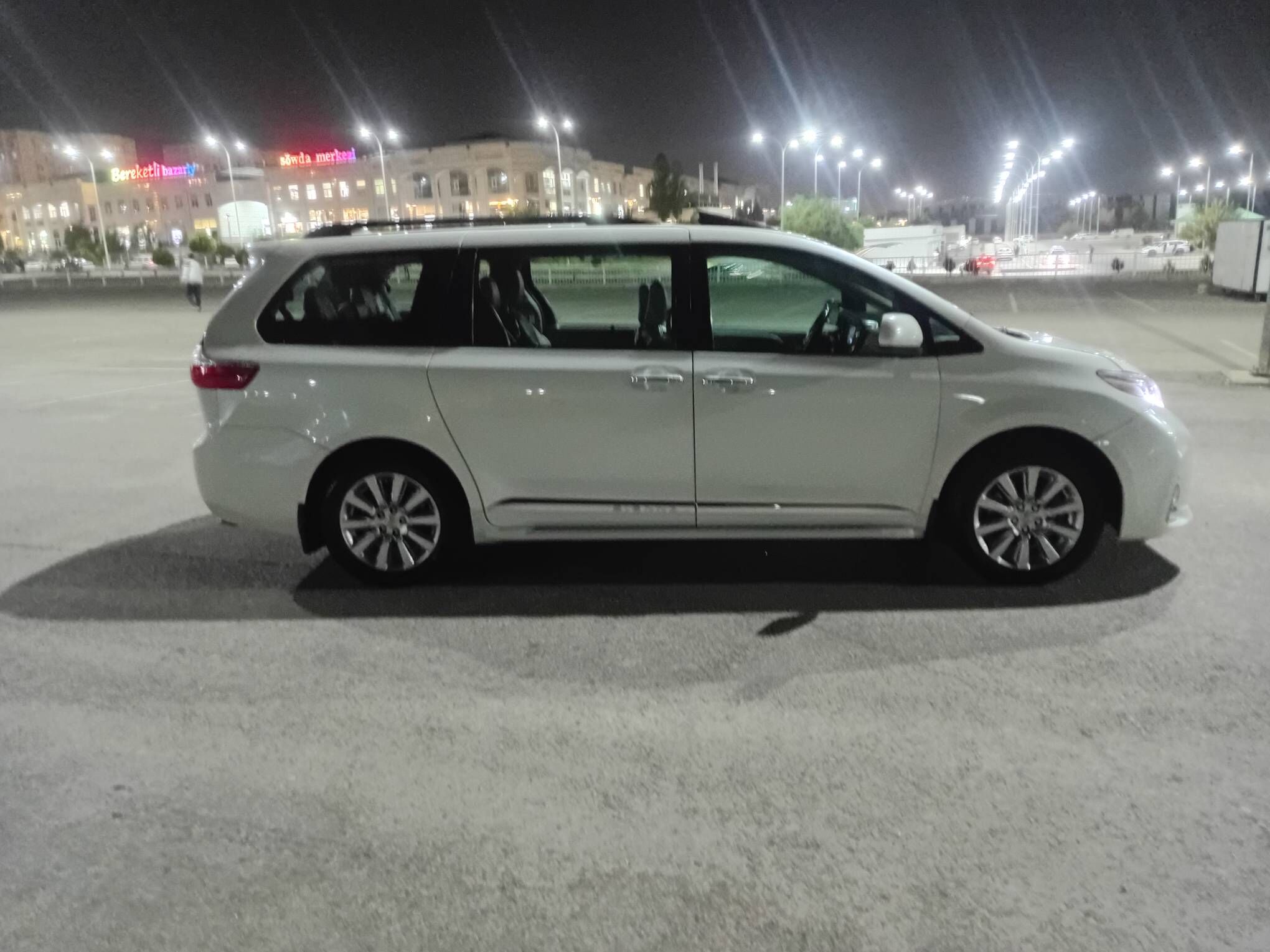 Toyota Sienna 2018 - 390 000 TMT - Мир 7 - img 3