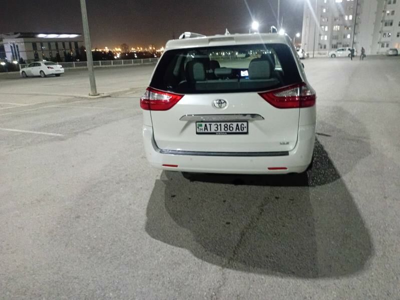 Toyota Sienna 2018 - 390 000 TMT - Мир 7 - img 4