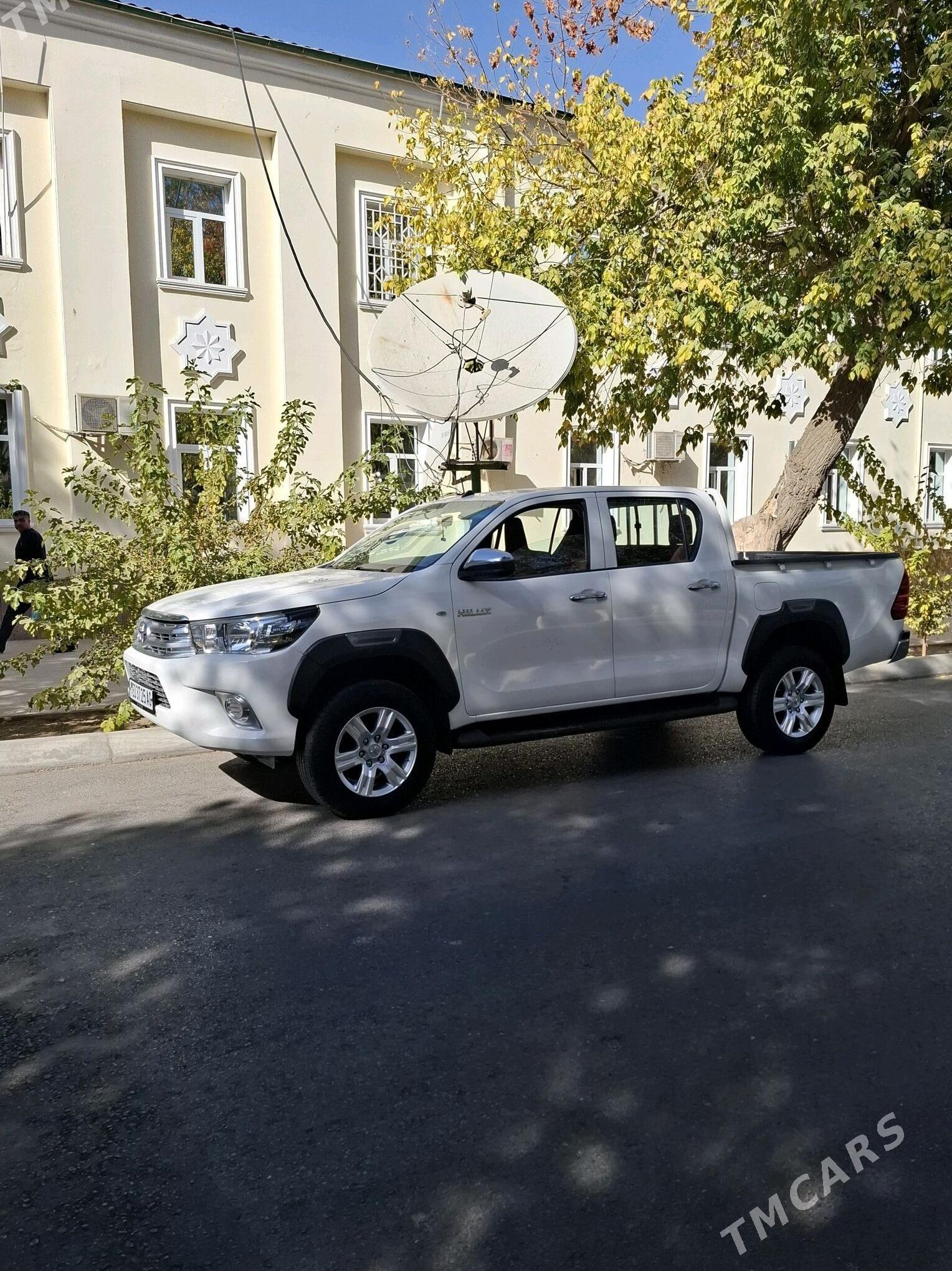 Toyota Hilux 2022 - 500 000 TMT - Aşgabat - img 1