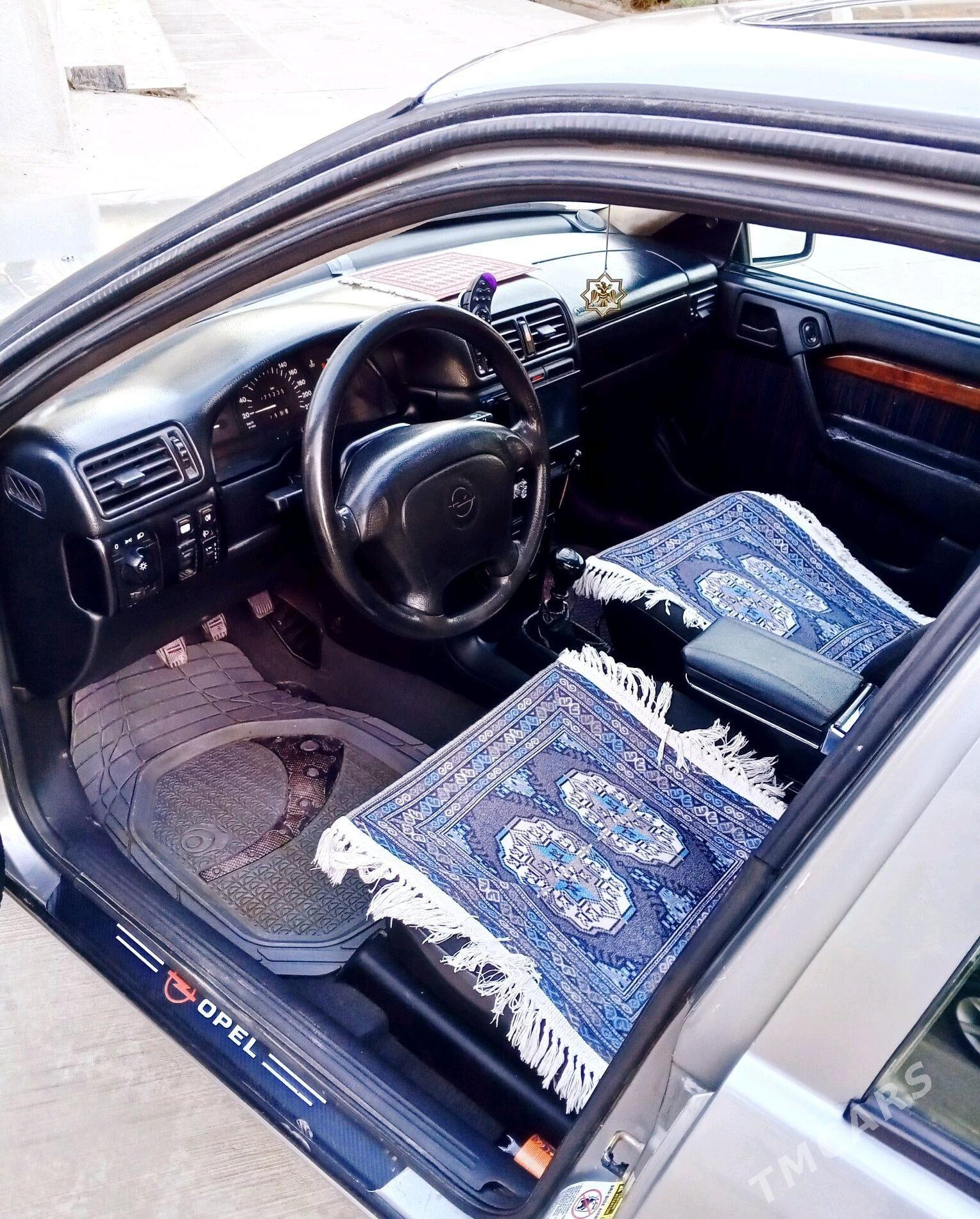 Opel Vectra 1994 - 65 000 TMT - Мары - img 7