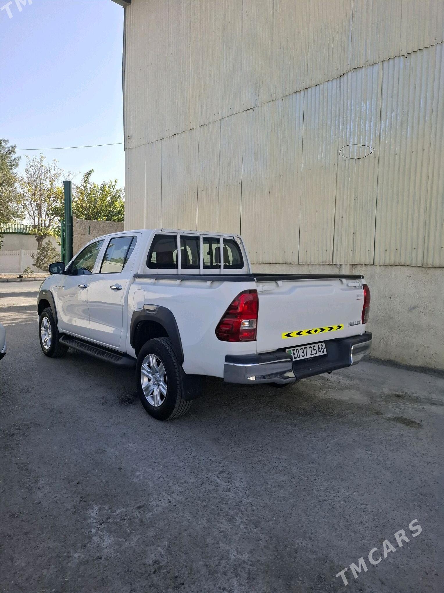 Toyota Hilux 2022 - 500 000 TMT - Aşgabat - img 5