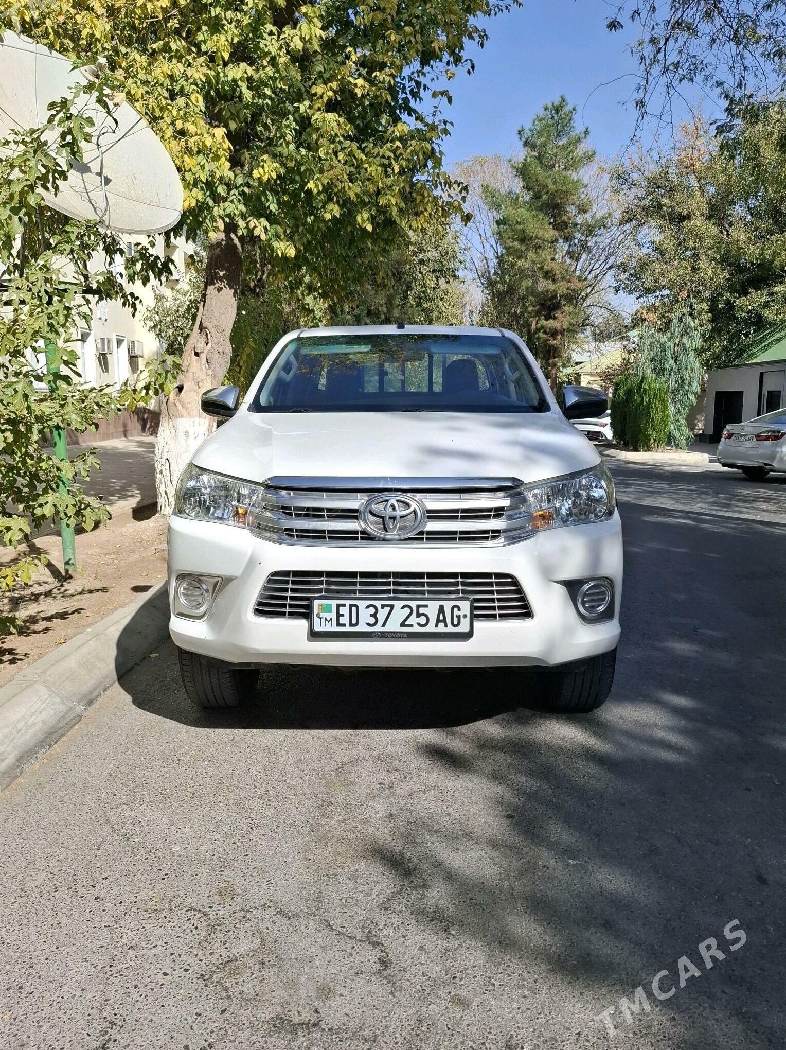 Toyota Hilux 2022 - 500 000 TMT - Aşgabat - img 3