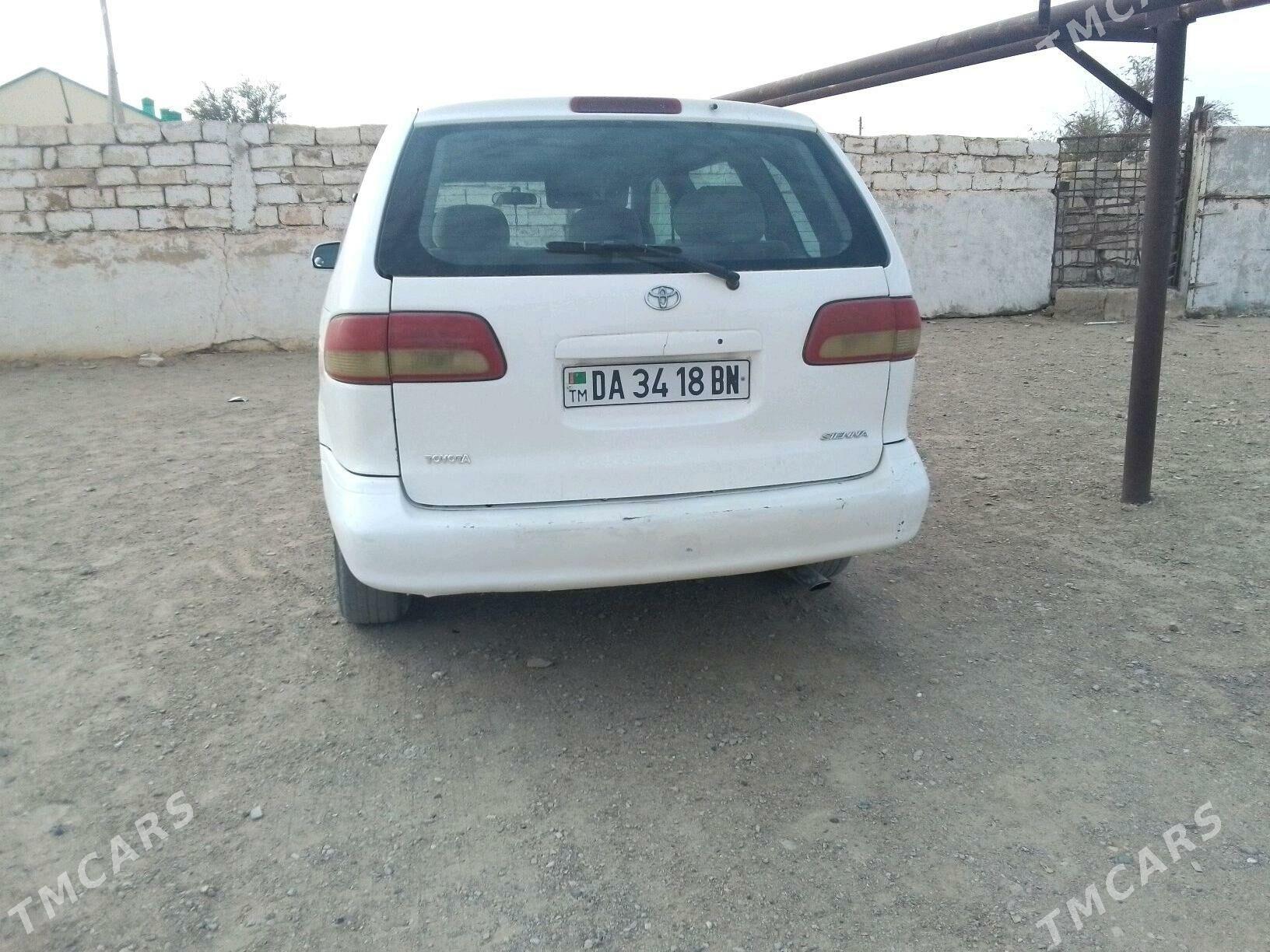 Toyota Sienna 2000 - 130 000 TMT - Туркменбаши - img 1