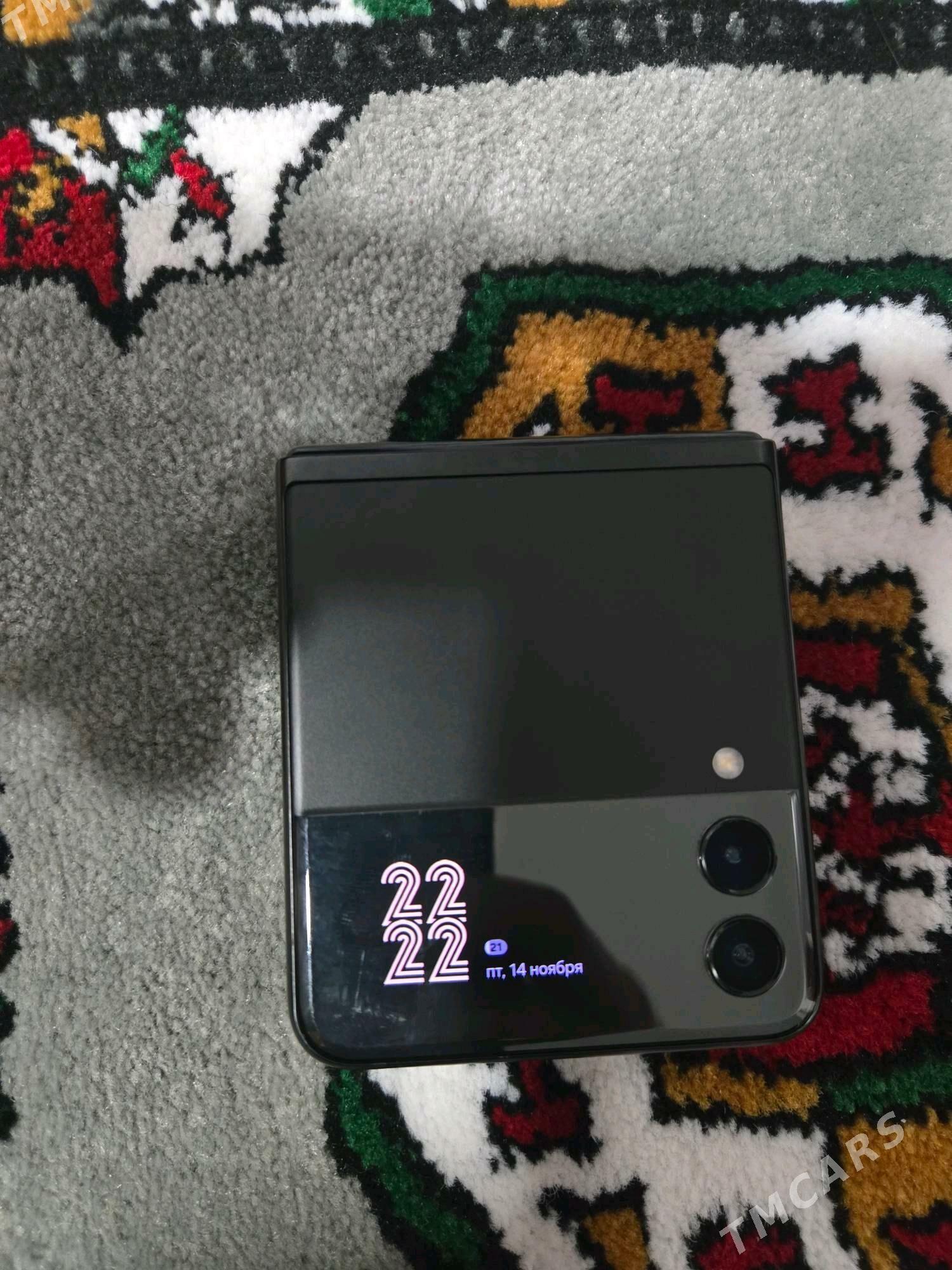 Z flip 3 - Köşi - img 2