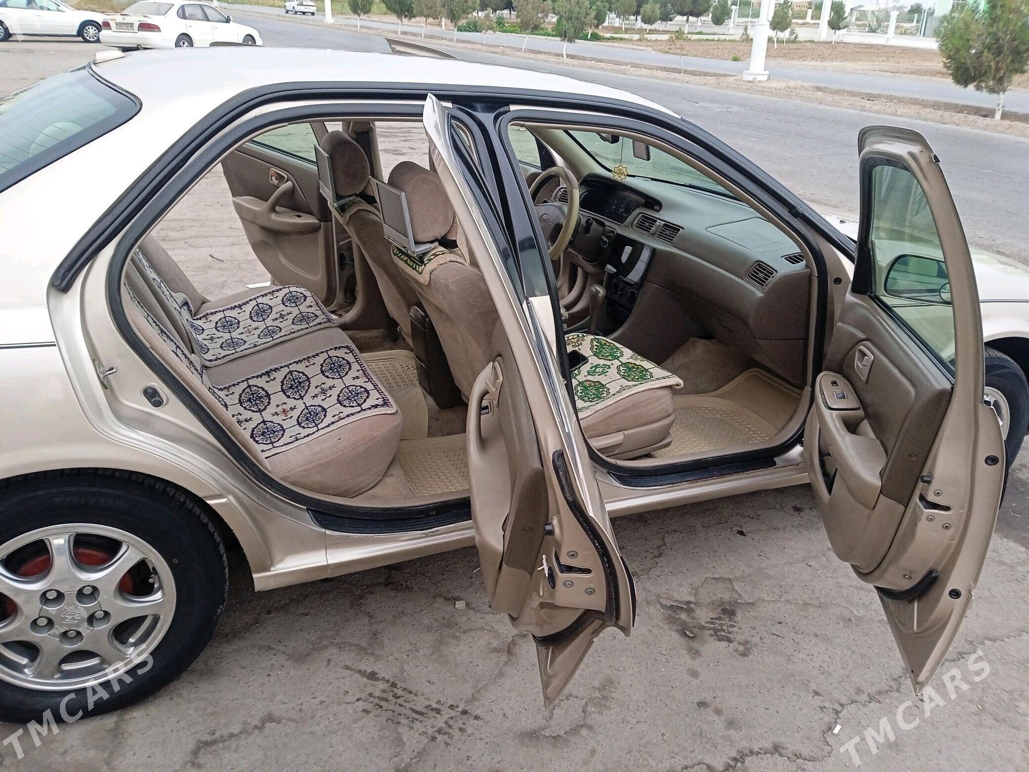 Toyota Camry 1998 - 125 000 TMT - Дянев - img 6