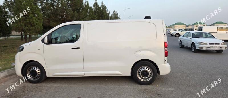 Toyota Proace 2019 - 260 000 TMT - Кëши - img 3
