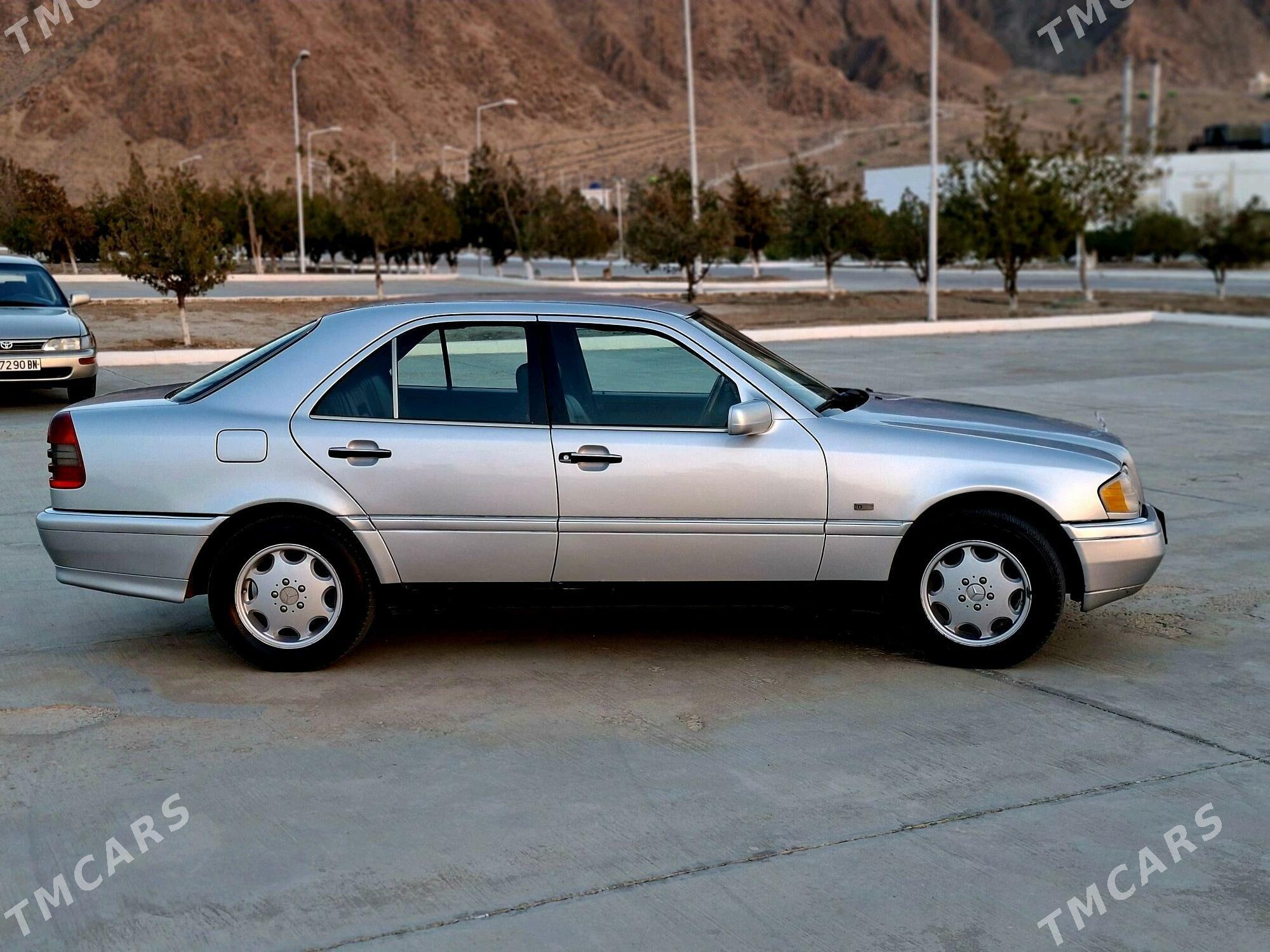 Mercedes-Benz C-Class 1994 - 74 000 TMT - Балканабат - img 4