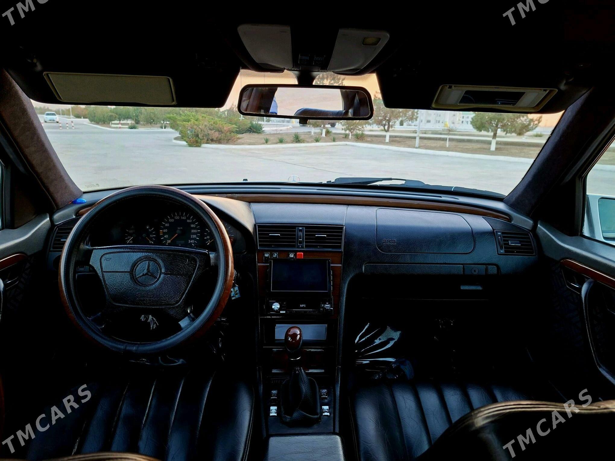 Mercedes-Benz C-Class 1994 - 74 000 TMT - Балканабат - img 6