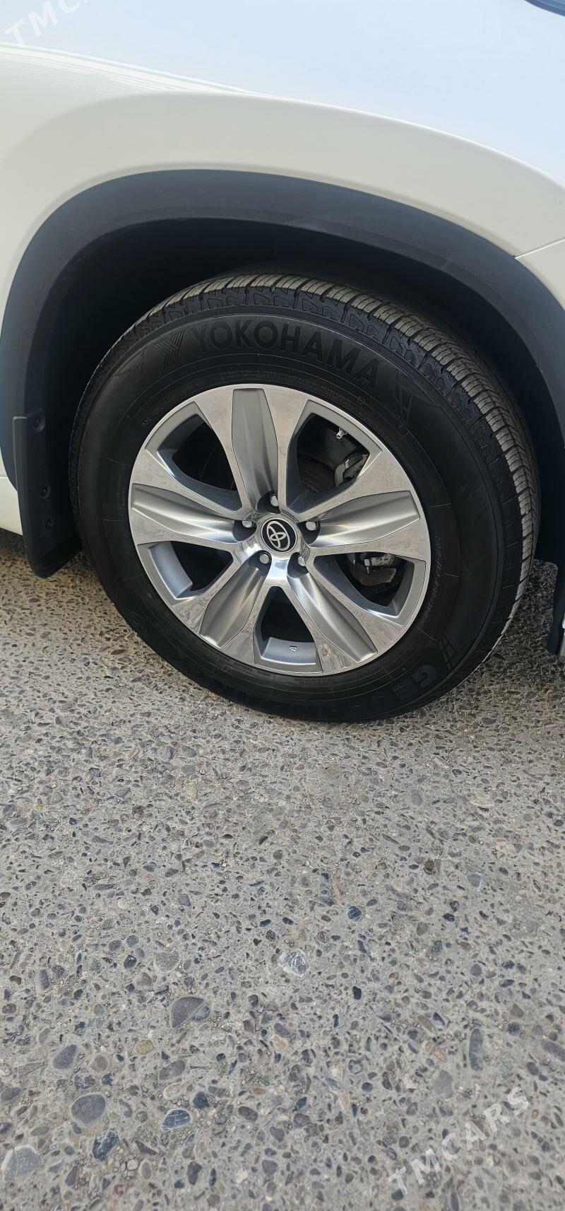 Toyota Highlander 2021 - 550 000 TMT - Мары - img 5