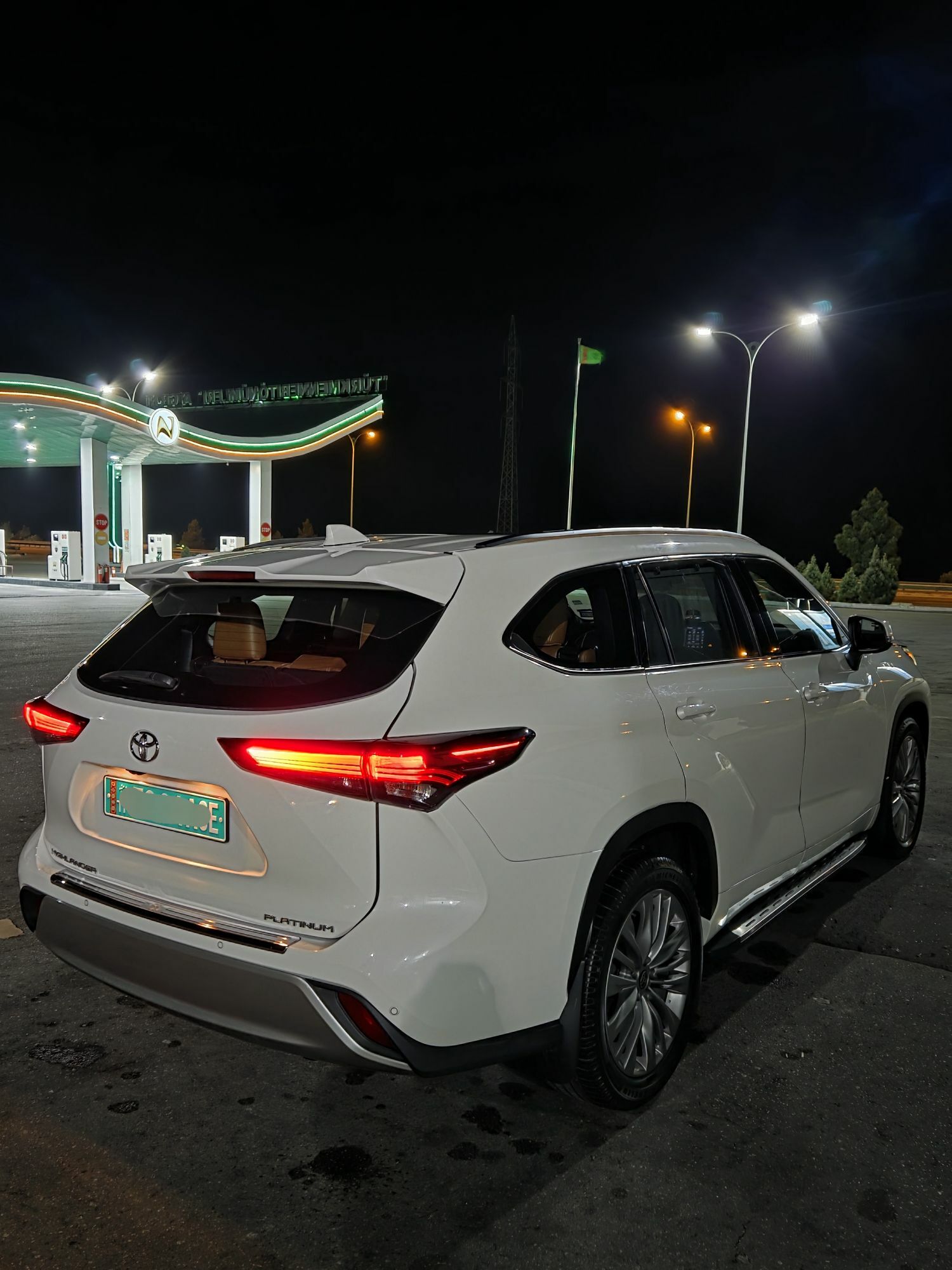 Toyota Highlander 2022 - 750 000 TMT - Büzmeýin - img 3